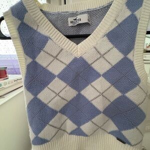 Hollister Women's Blue and White Argyle Sweater Vest